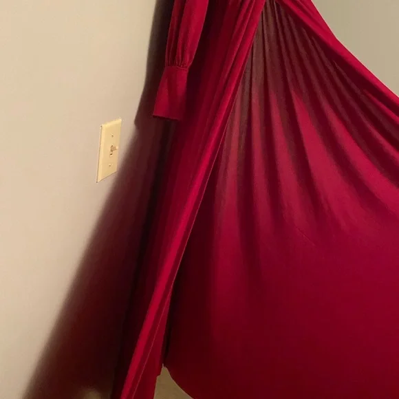 Maternity, XL, two slits on both sides for legs, dark red, shows bump well! - Picture 3 of 4